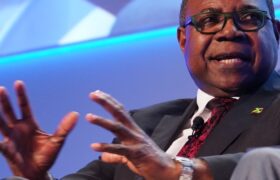 Le ministre jamaïcain du tourisme Edmund Bartlett va recevoir l&rsquo;honneur Tourism ICON en Afrique
