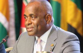 La Dominique pourrait supprimer l&rsquo;impôt sur le revenu des particuliers d&rsquo;ici 2028, selon le Premier ministre Skerrit