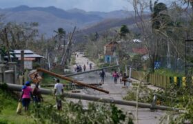 La Jamaïque signe des contrats de 1,05 milliard de dollars jamaïcains pour le logement après l’ouragan Melissa.