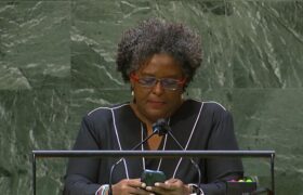 Mottley affirme que les responsabilités de Barbade et des Caraïbes ont influencé la décision du Secrétaire général de l’ONU