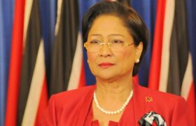 Le Premier ministre de Trinité-et-Tobago avertit les criminels de quitter les communautés ciblées par des opérations spéciales